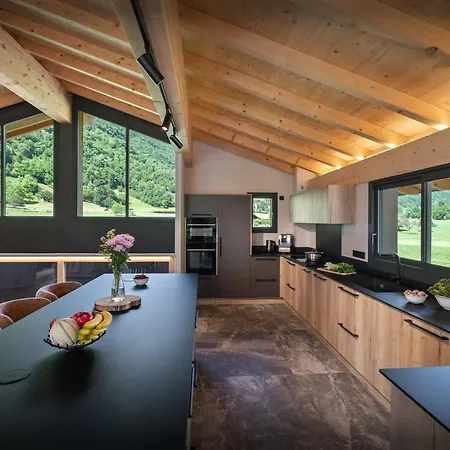 Tyron - Ovo Network Chalet *