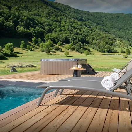 Chalet Tyron - Ovo Network *