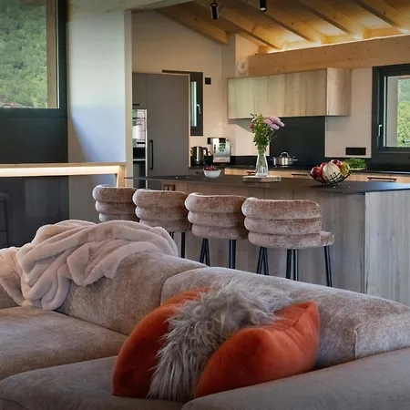Chalet Tyron - Ovo Network